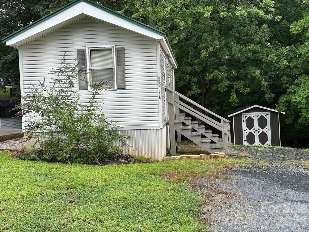 109 Hummingbird Circle New London, NC 28127
