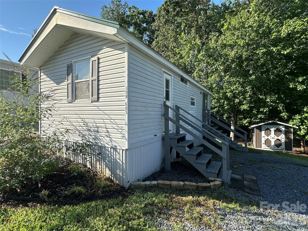 109 Hummingbird Circle New London, NC 28127