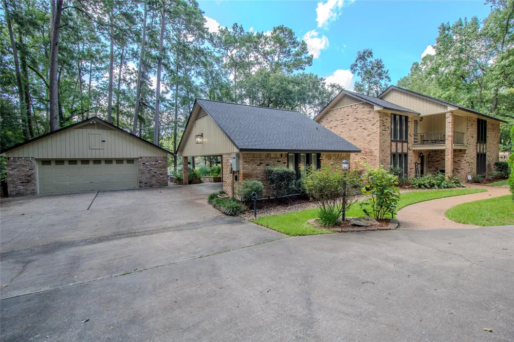 3783 Spring Drive Huntsville, TX 77340