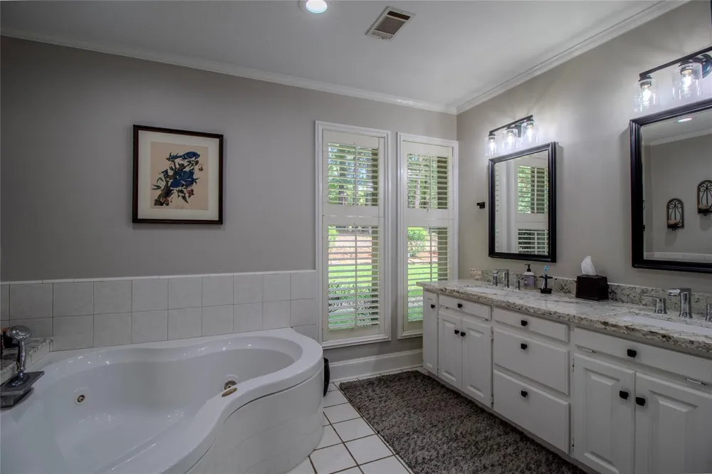 3783 Spring Drive Huntsville, TX 77340