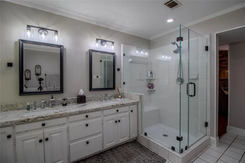 3783 Spring Drive Huntsville, TX 77340