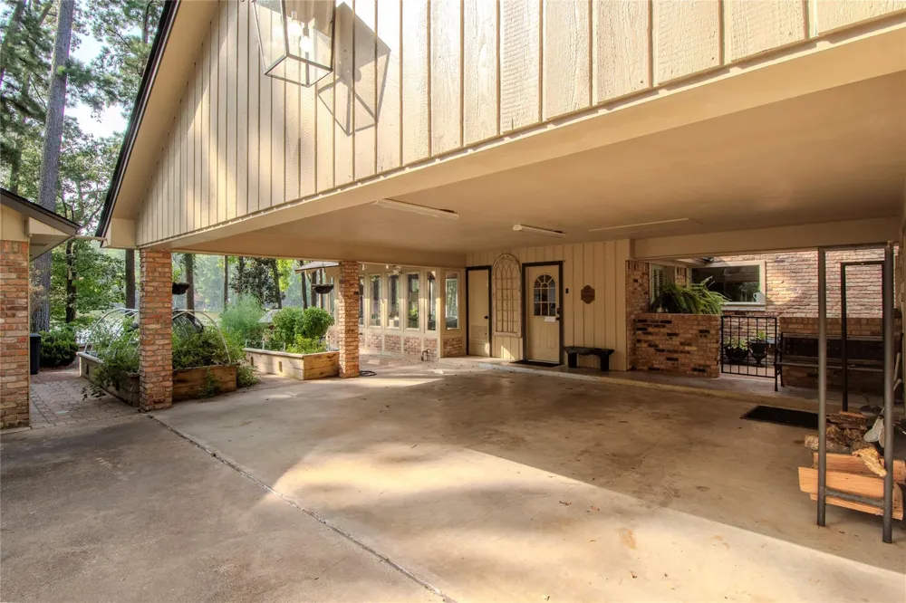 3783 Spring Drive Huntsville, TX 77340