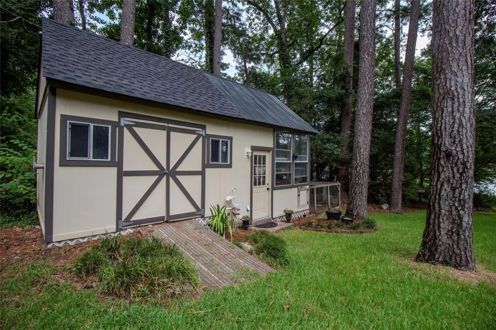 3783 Spring Drive Huntsville, TX 77340