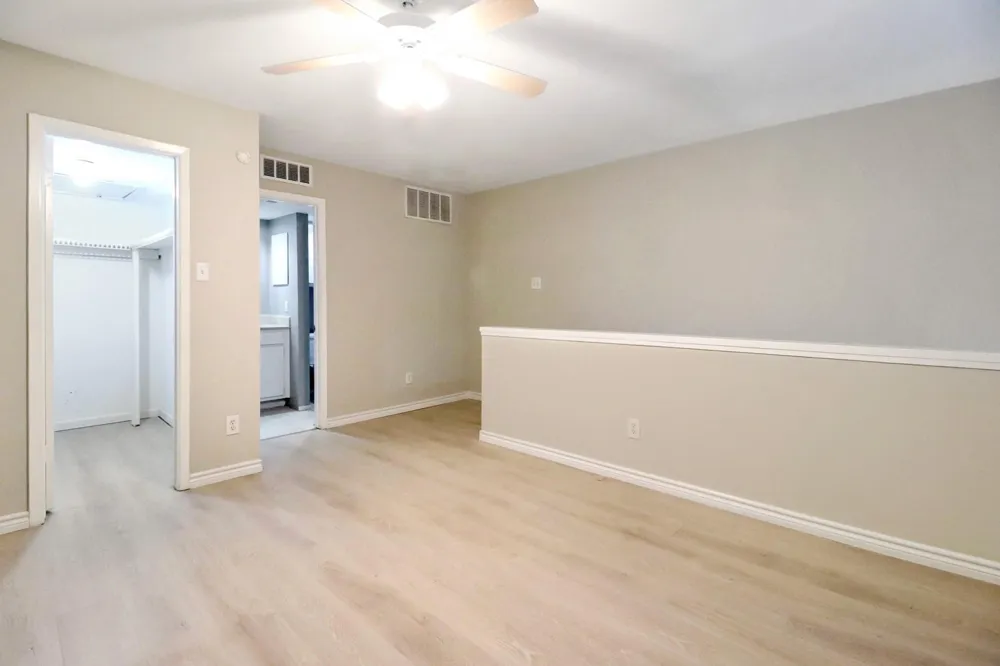 5929 Queensloch Drive #127 Houston, TX 77096