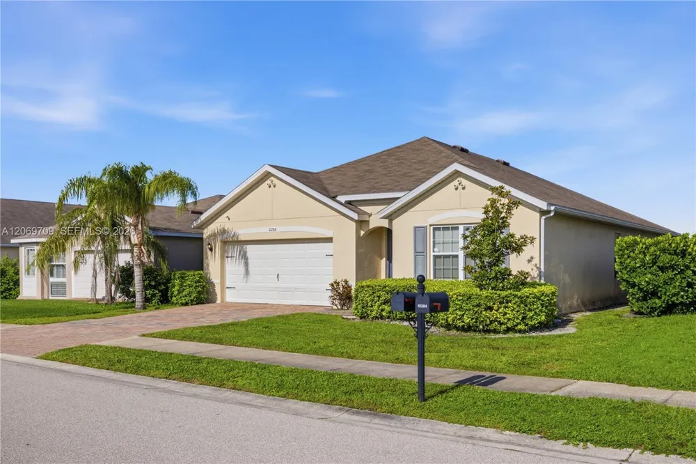 10288 silver pond LN Lehigh Acres, FL 33936