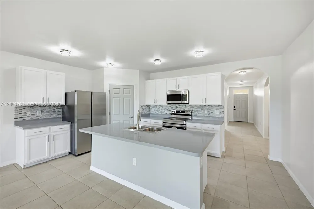 10288 silver pond LN Lehigh Acres, FL 33936