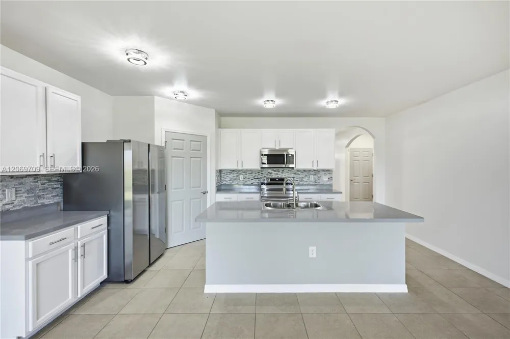 10288 silver pond LN Lehigh Acres, FL 33936