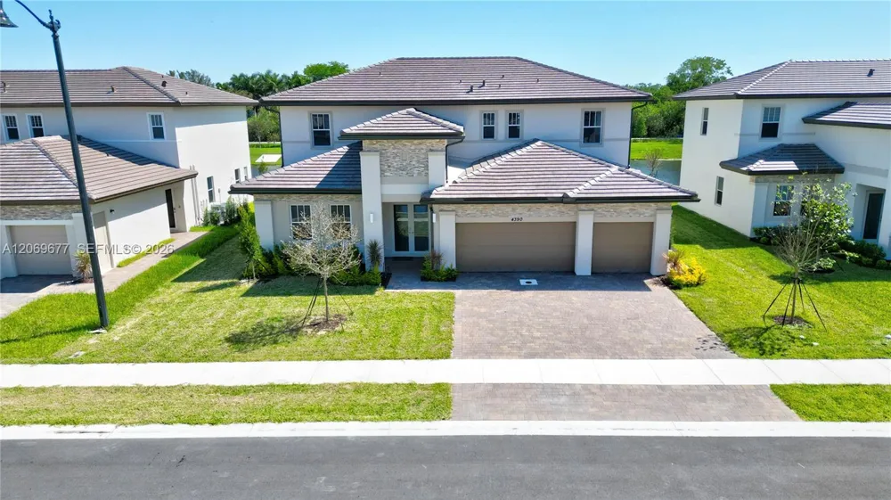 4390 SW 122nd Ter Davie, FL 33330