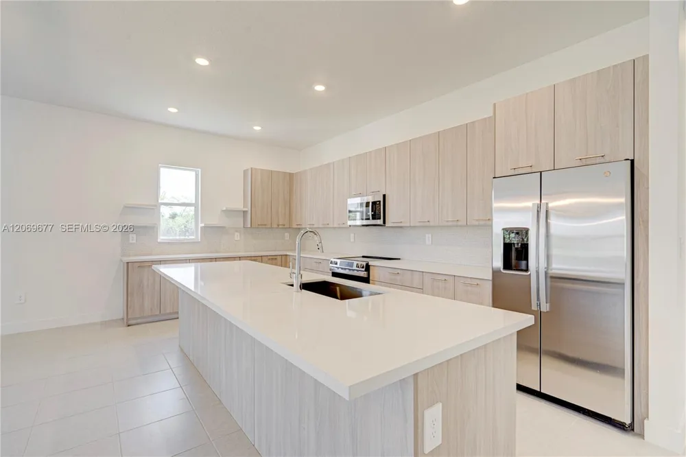 4390 SW 122nd Ter Davie, FL 33330