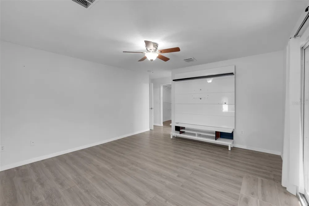 4384 PARADISE COVE COURT Kissimmee, FL 34746