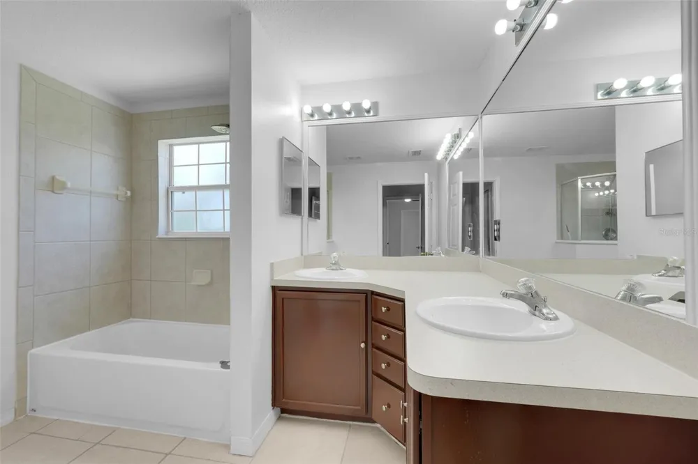 4384 PARADISE COVE COURT Kissimmee, FL 34746