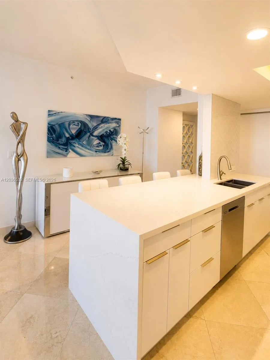 3000 NE 188th St #604 Aventura, FL 33180
