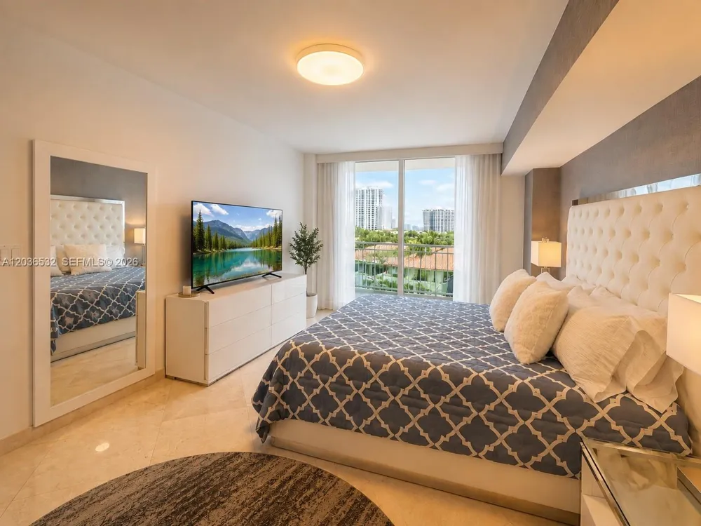 3000 NE 188th St #604 Aventura, FL 33180