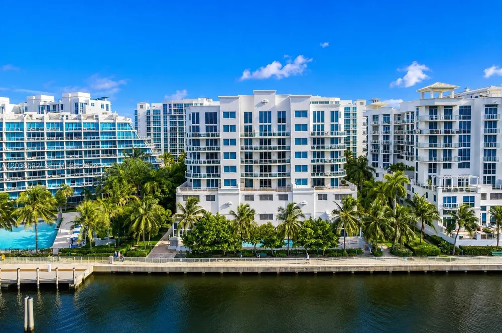 3000 NE 188th St #604 Aventura, FL 33180