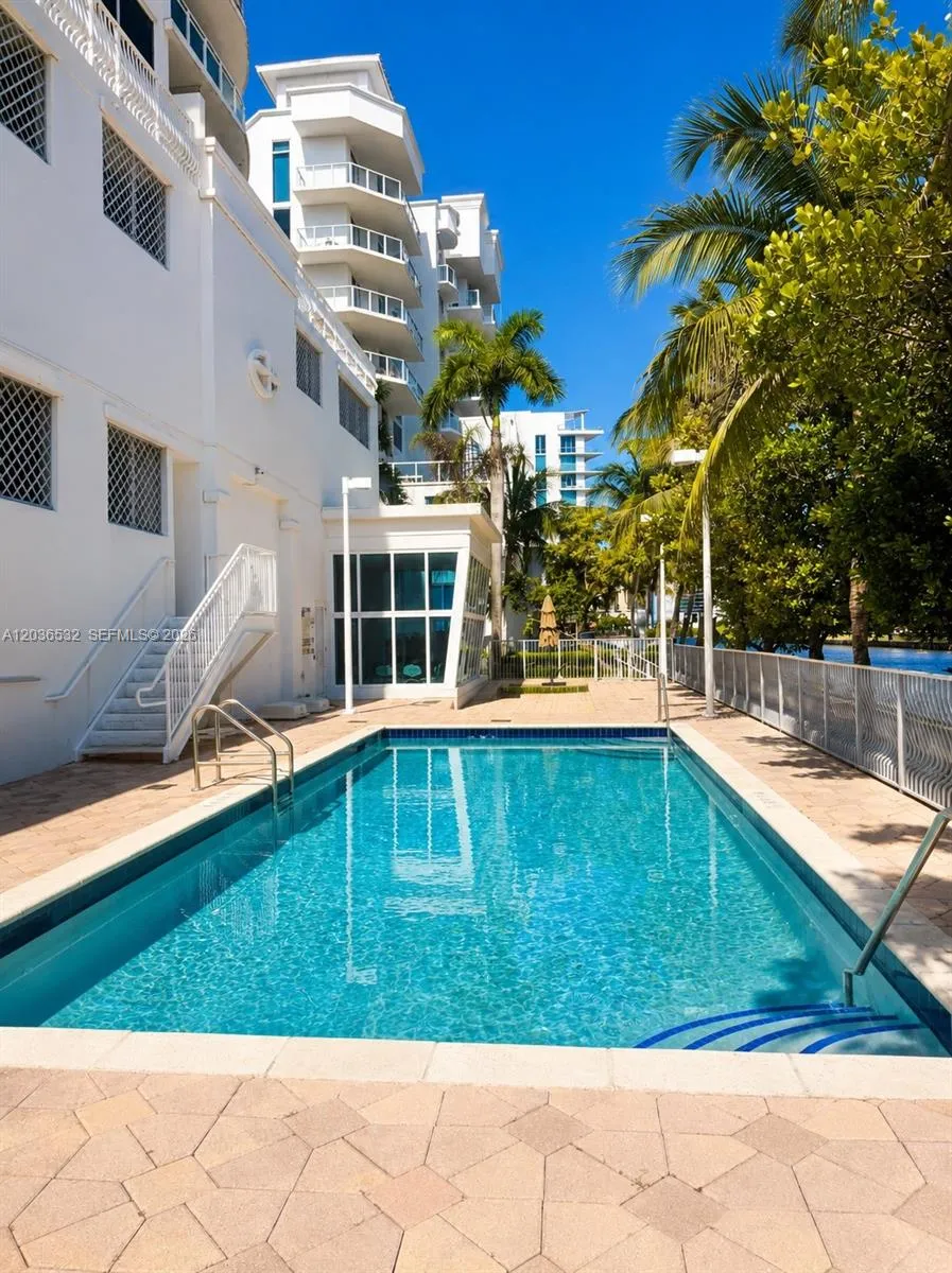 3000 NE 188th St #604 Aventura, FL 33180