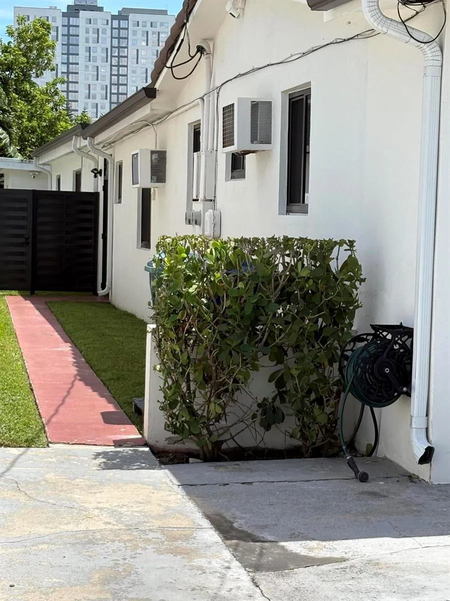 10928 SW 2nd Street Miami, FL 33174