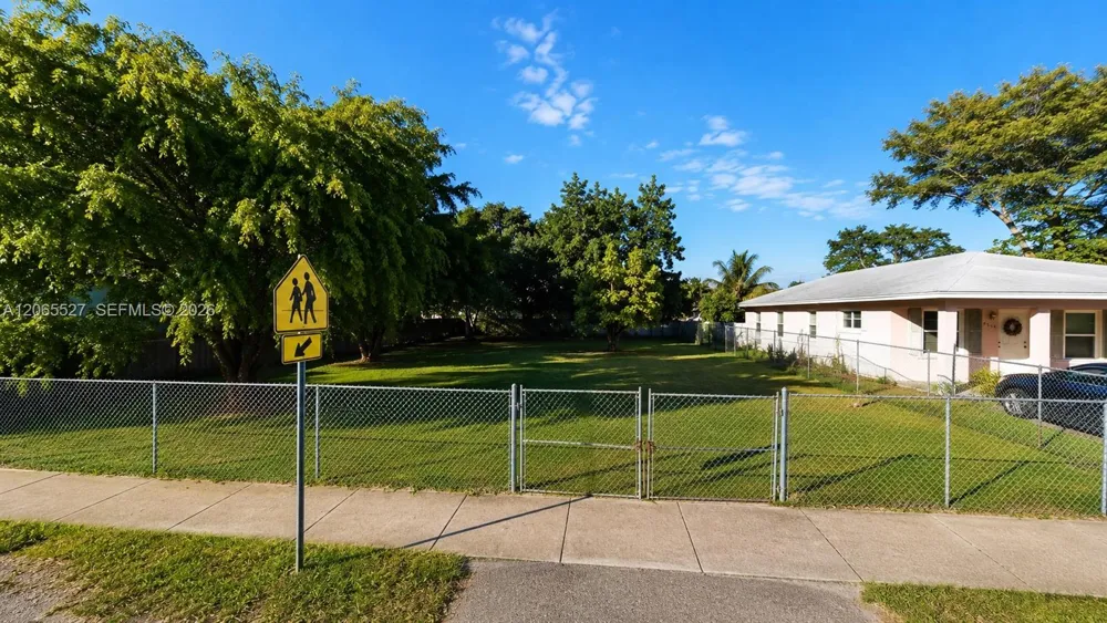 3143 NW 52nd St Miami, FL 33142