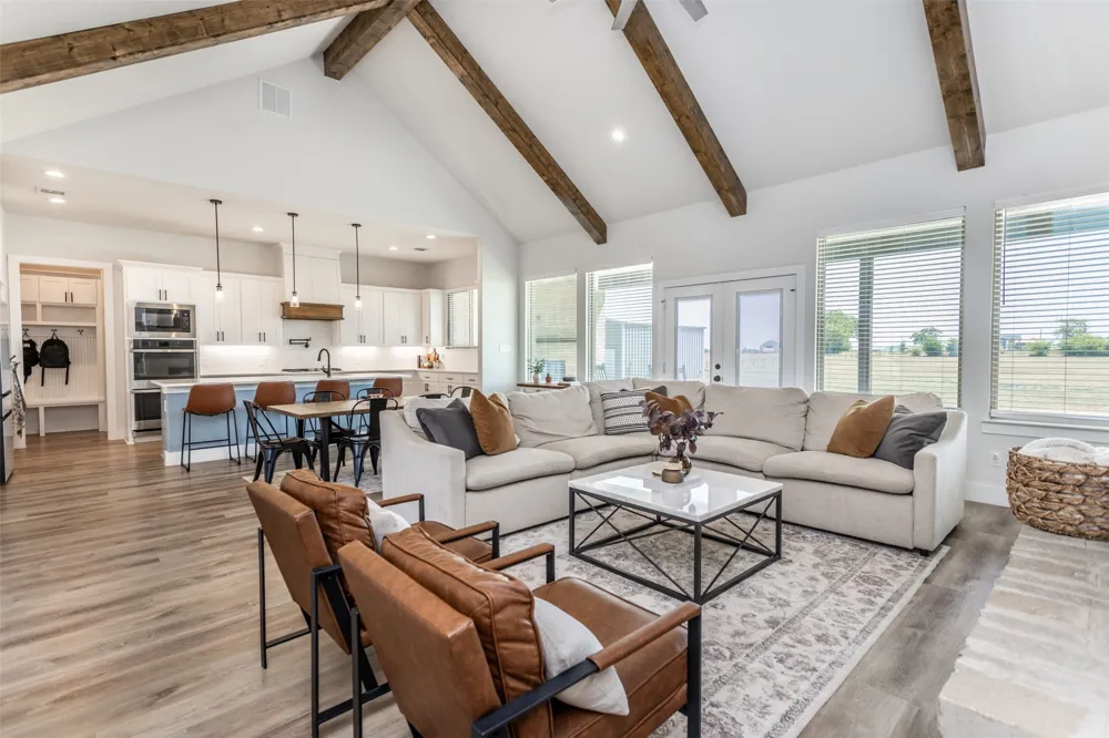 24 Dove Landing Valley View, TX 76272