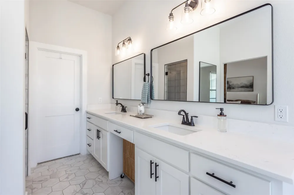 24 Dove Landing Valley View, TX 76272