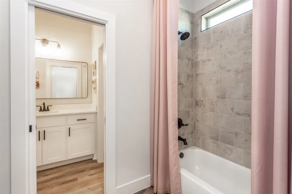24 Dove Landing Valley View, TX 76272