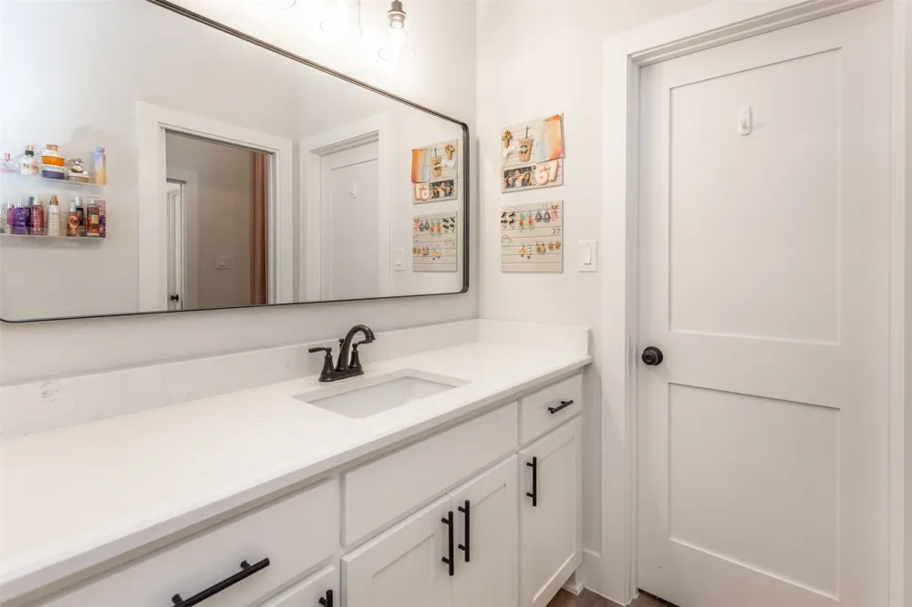 24 Dove Landing Valley View, TX 76272
