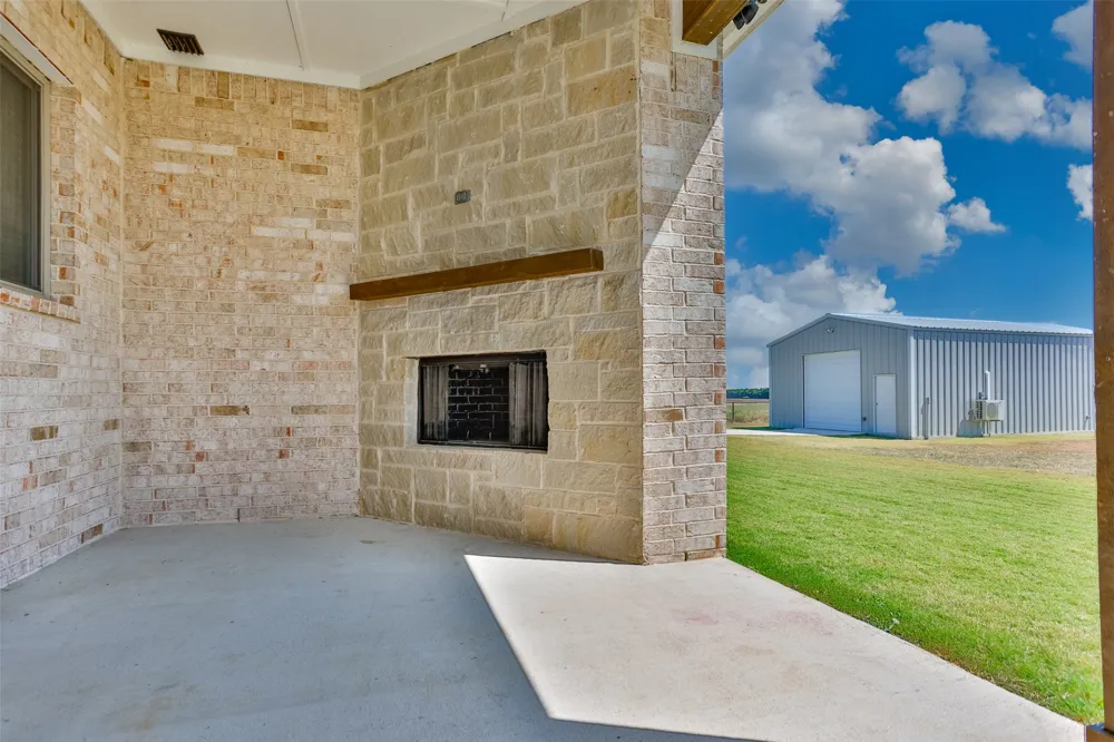 24 Dove Landing Valley View, TX 76272