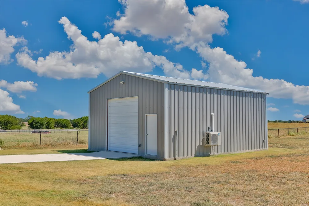 24 Dove Landing Valley View, TX 76272
