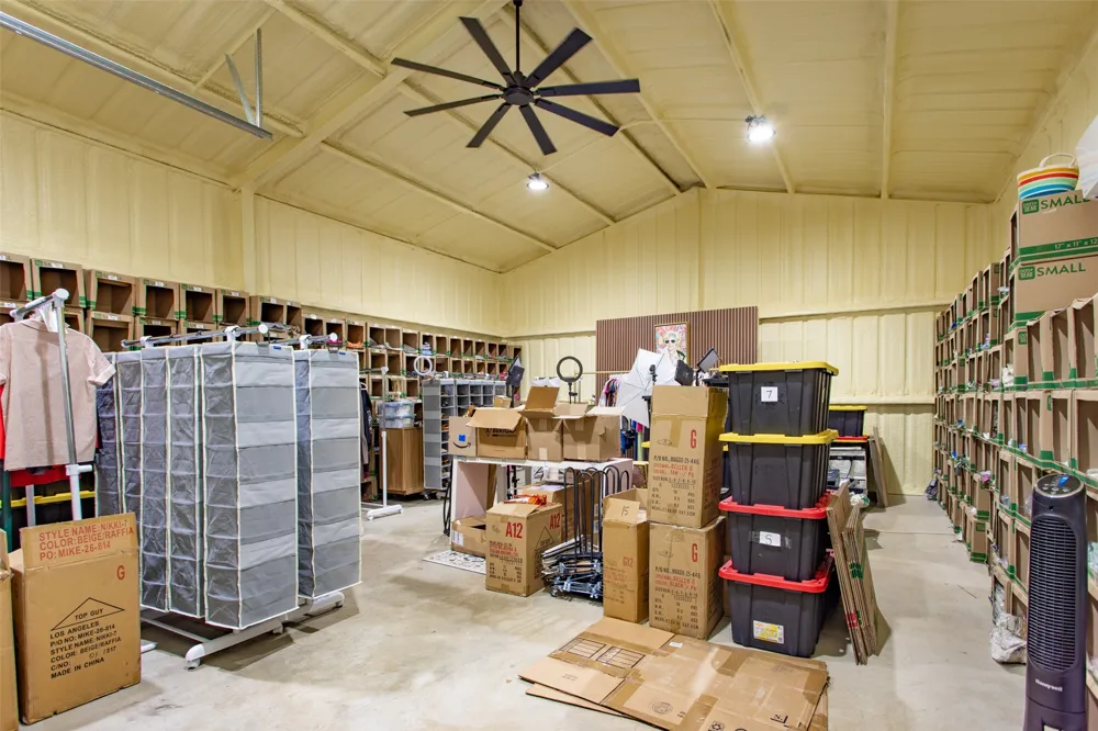 24 Dove Landing Valley View, TX 76272