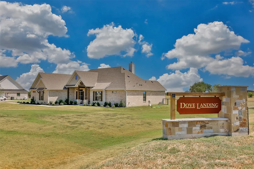 24 Dove Landing Valley View, TX 76272