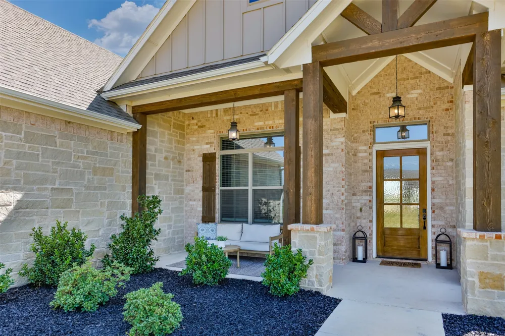 24 Dove Landing Valley View, TX 76272