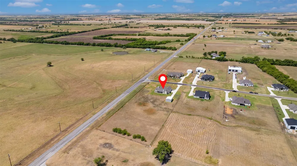24 Dove Landing Valley View, TX 76272