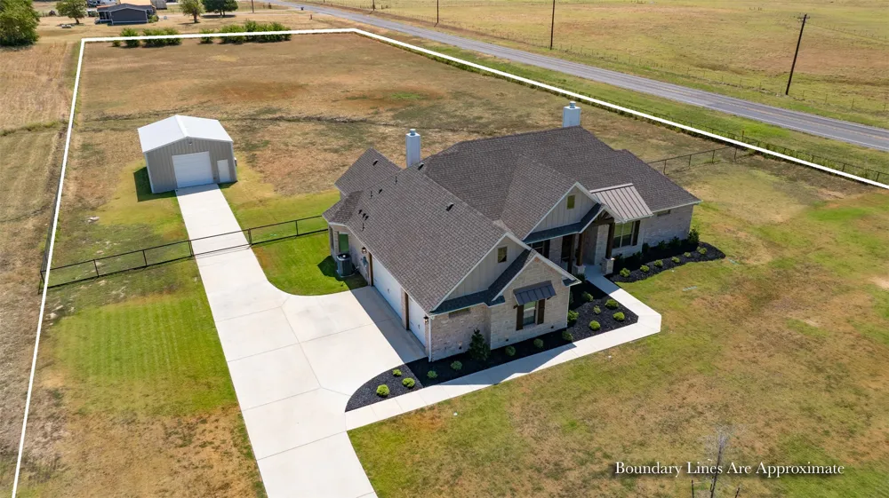 24 Dove Landing Valley View, TX 76272