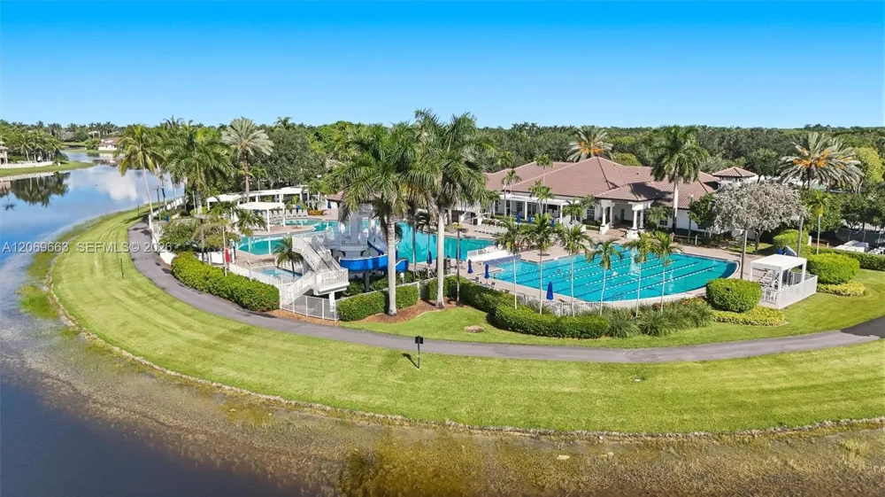 1514 Winterberry Ln Weston, FL 33327