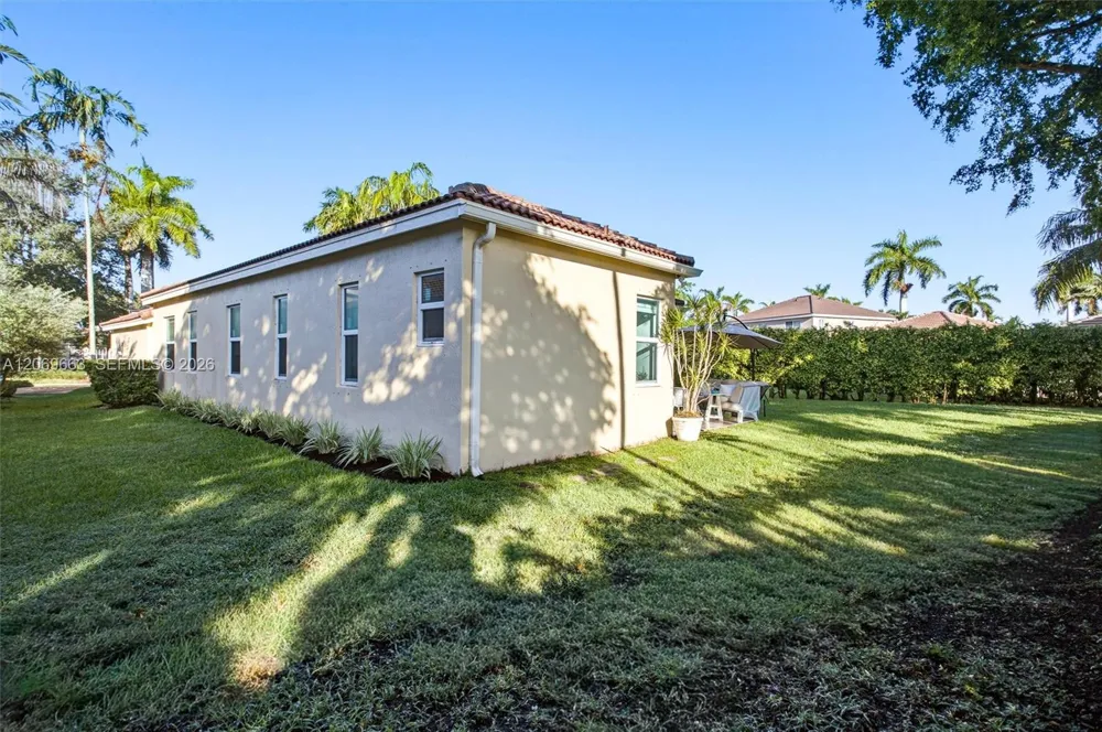 1514 Winterberry Ln Weston, FL 33327