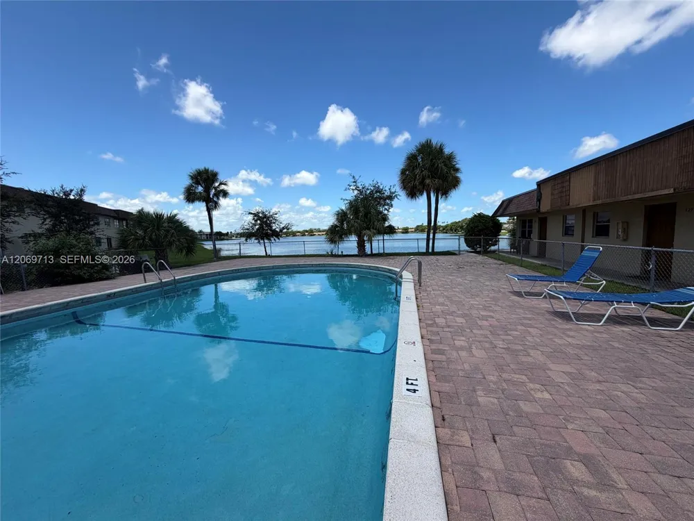 432 Lakeside Dr #257 Margate, FL 33063