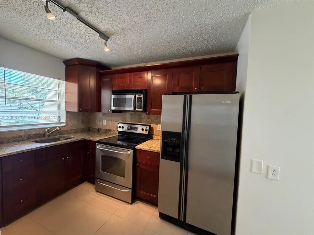 432 Lakeside Dr #257 Margate, FL 33063