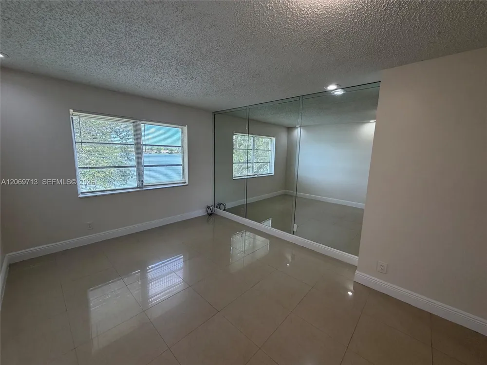 432 Lakeside Dr #257 Margate, FL 33063