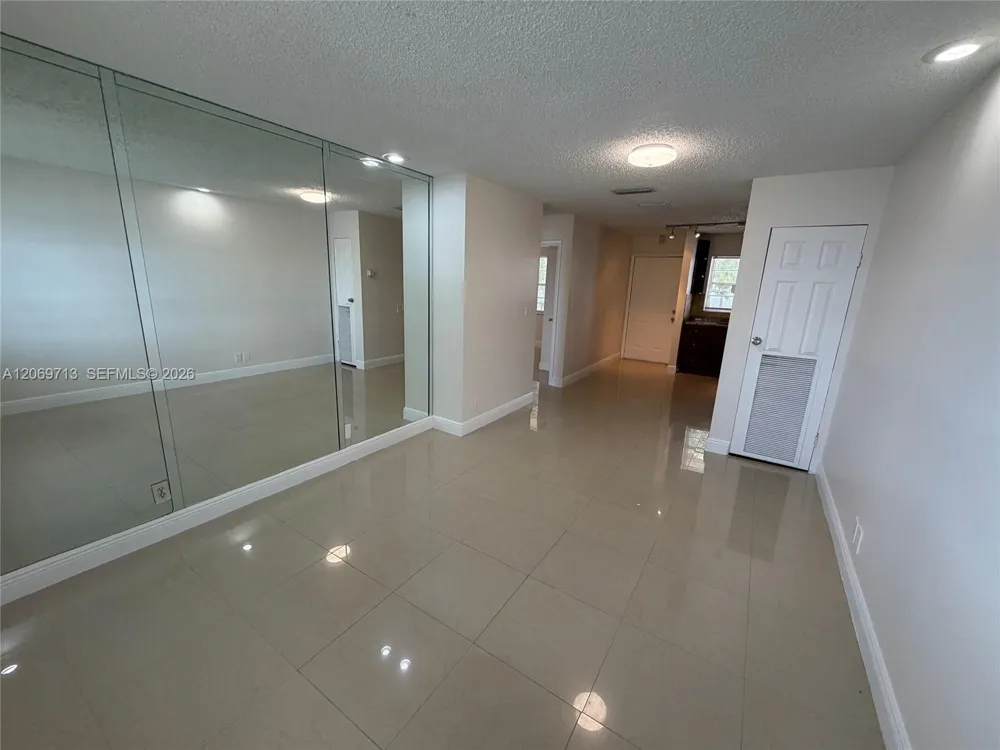 432 Lakeside Dr #257 Margate, FL 33063