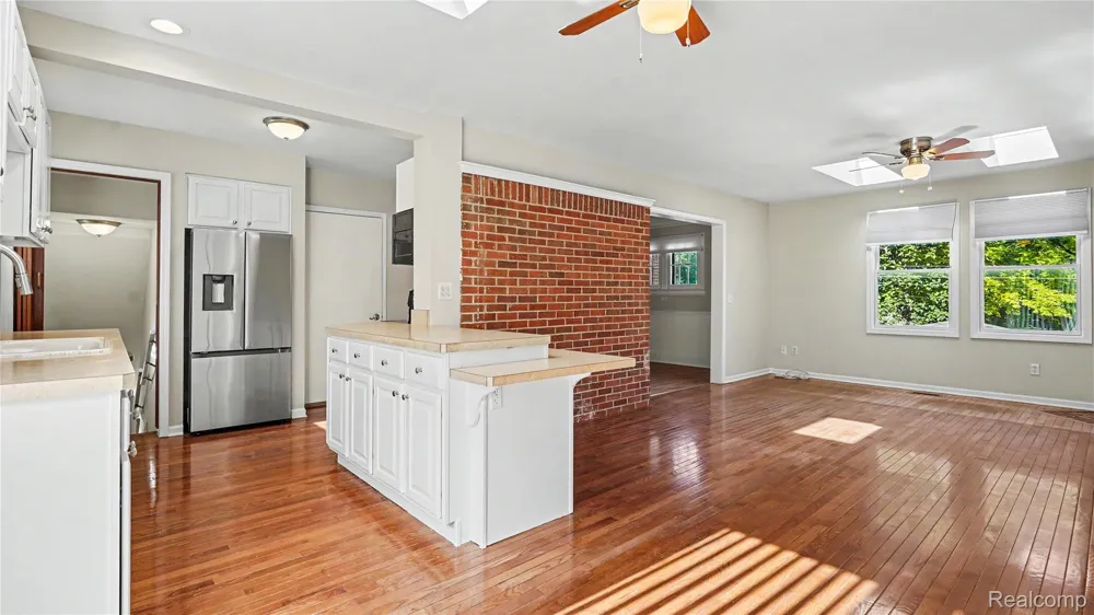 635 E Main Street Brighton City, MI 48116