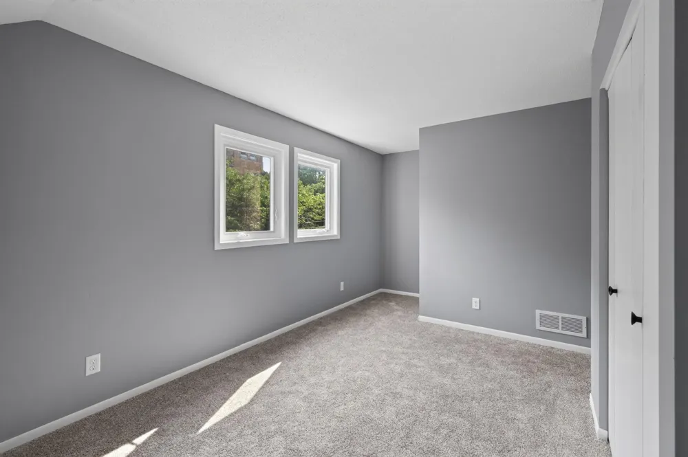 25 Stevens Street E Saint Paul, MN 55107