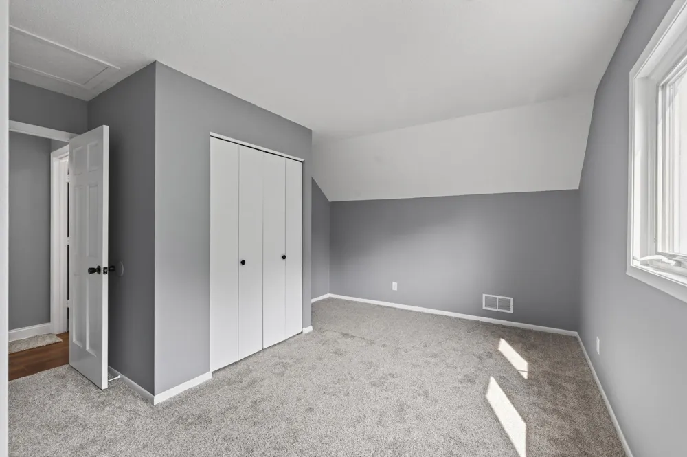 25 Stevens Street E Saint Paul, MN 55107
