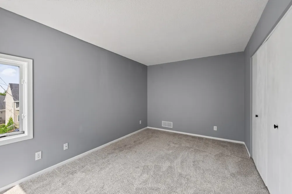 25 Stevens Street E Saint Paul, MN 55107