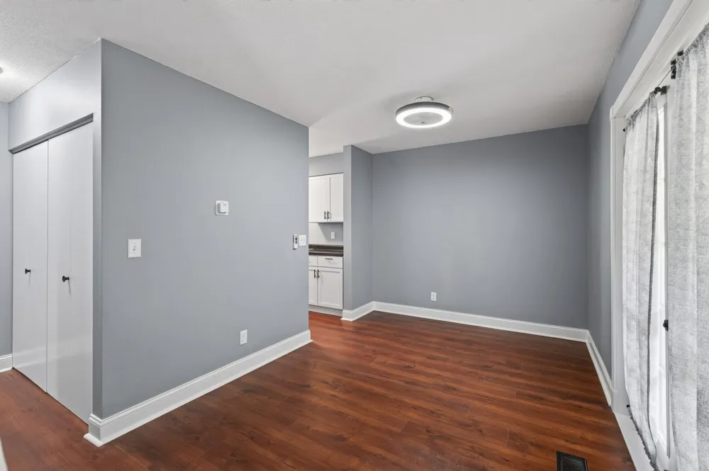 25 Stevens Street E Saint Paul, MN 55107