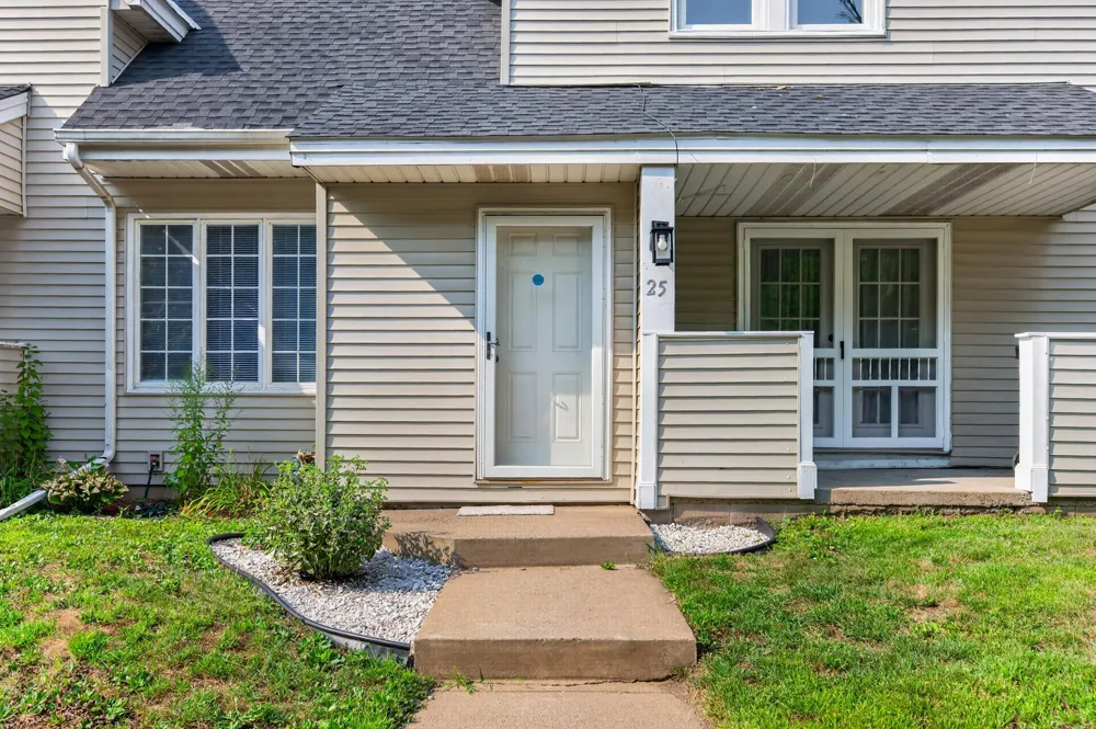 25 Stevens Street E Saint Paul, MN 55107