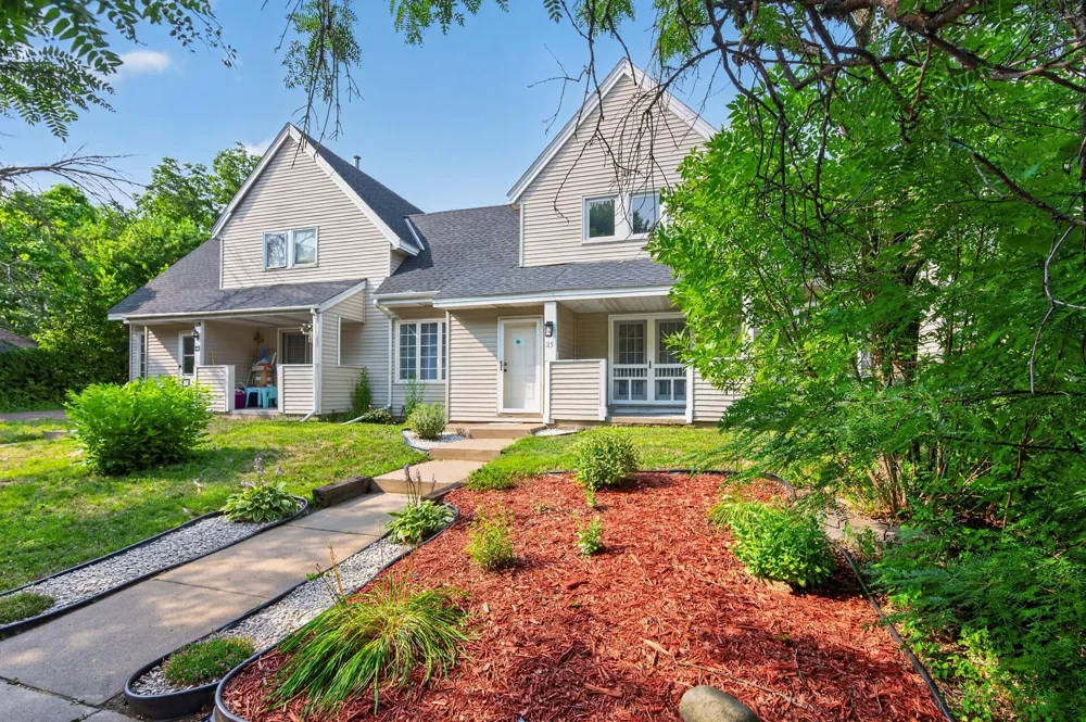 25 Stevens Street E Saint Paul, MN 55107