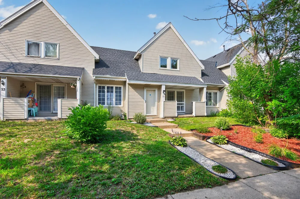 25 Stevens Street E Saint Paul, MN 55107