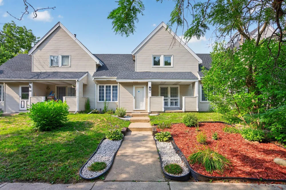 25 Stevens Street E Saint Paul, MN 55107