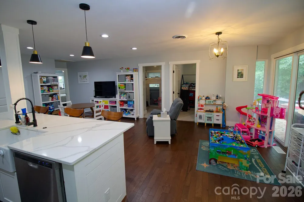 36 Clarendon Road Asheville, NC 28806