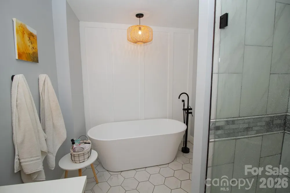36 Clarendon Road Asheville, NC 28806