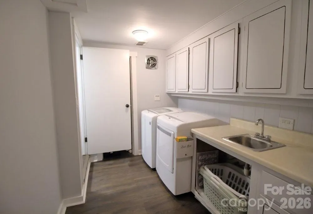 36 Clarendon Road Asheville, NC 28806